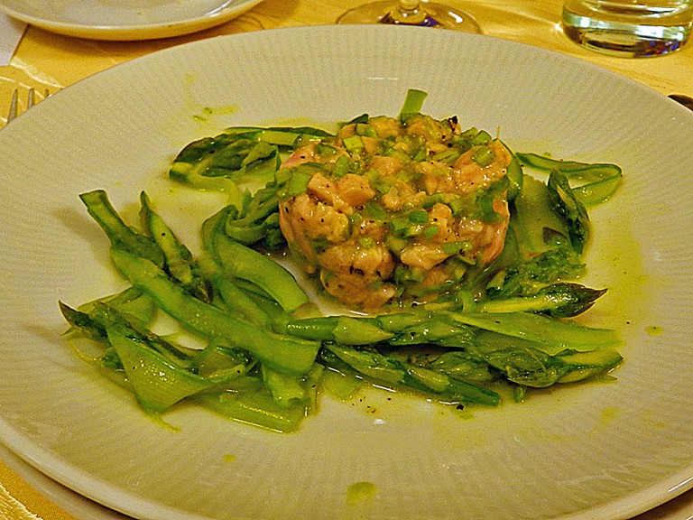 Lachs-Ceviche mit grünem Spargelsalat – mediterrane Kochgesellschaft ...