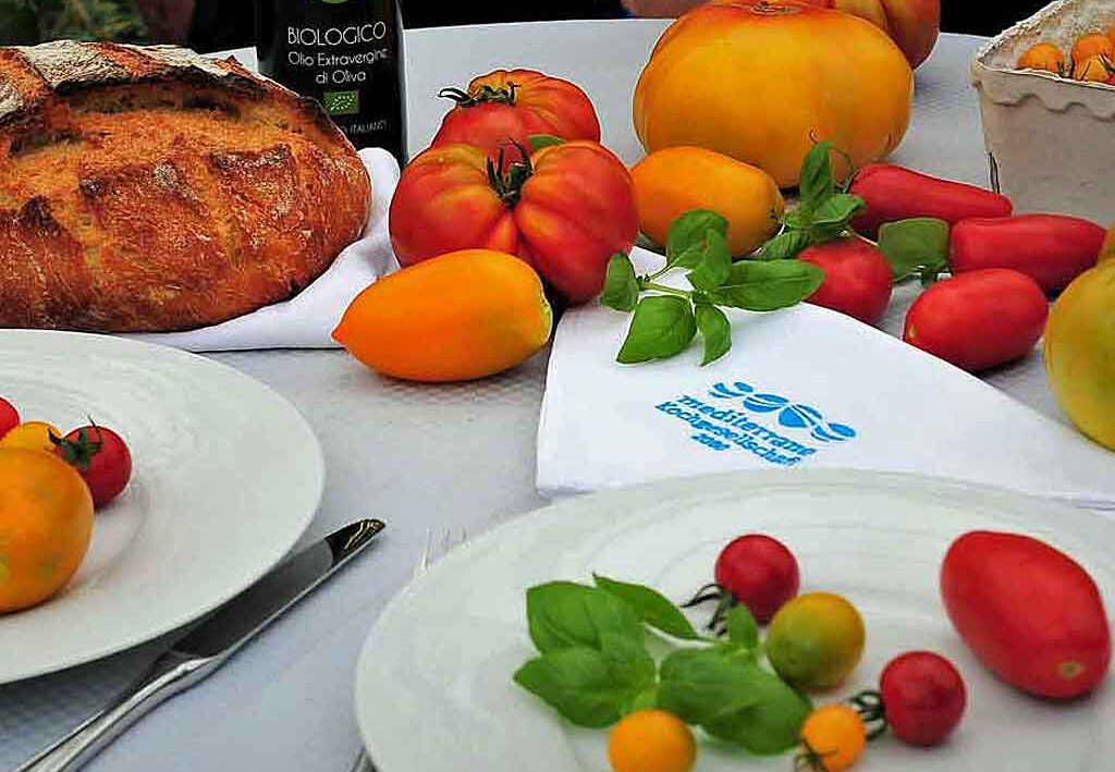 Der neue Newsletter der mediterranen Kochgesellschaft beschäftigt sich mit Tomaten.